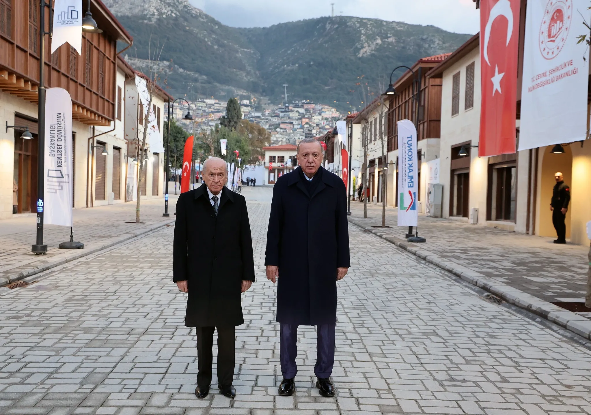 HATAY KÜLLERİNDEN DOĞDU
