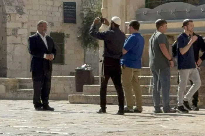 İsrail Ulusal Güvenlik Bakanı Itamar Ben-Gvir işgal altındaki Kudüs'te Mescid-i Aksa'ya baskın düzenlerken (Arşiv)