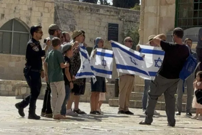 İsrail Ulusal Güvenlik Bakanı Itamar Ben-Gvir işgal altındaki Kudüs'te Mescid-i Aksa'ya baskın düzenlerken (Arşiv)