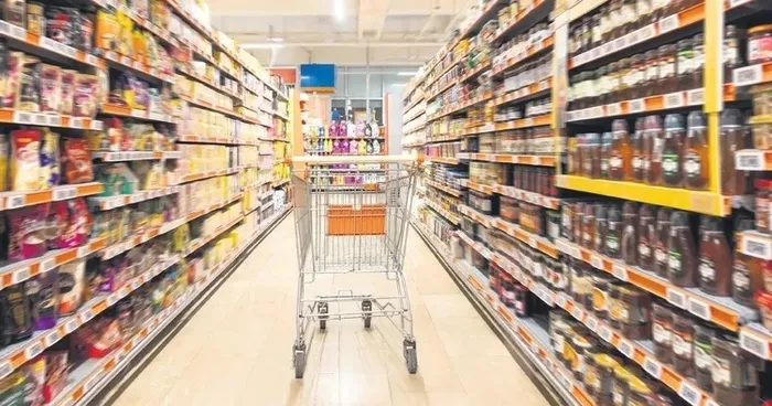 0x0-marketler-sektoru-boldu-1766817886638 Marketlerde pazar günü bilmecesi! Esnaf ile zincir marketler karşı karşıya