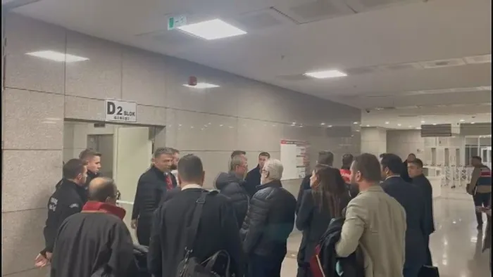 0x0-son-dakika-mehmet-akif-ersoy-adliyeye-getirildi-ifadesi-alinacak-1767094827191-1 Mehmet Akif Ersoy adliyede