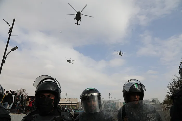 Suriye'de 61 yıllık Baas rejiminin devrilmesinin birinci yıl dönümü ülke genelinde kutlanıyor. Kutlamalar kapsamında Deyrizor kentinde askeri geçit töreni düzenlendi. (AA)