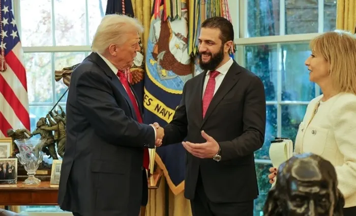 ABD Başkanı Trump, geçtiğimiz ay Suriye Cumhurbaşkanı Ahmed Şara'yı Beyaz Saray'da kabul ederek Sezar yaptırımlarını kaldıracağını duyurmuştu. (AA)