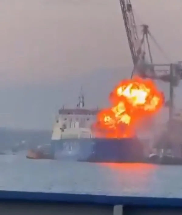 Ukrayna’da Türk kargo gemisine saldırı! Dışişleri’nden açıklama | Saldırı anı böyle görüntülendi