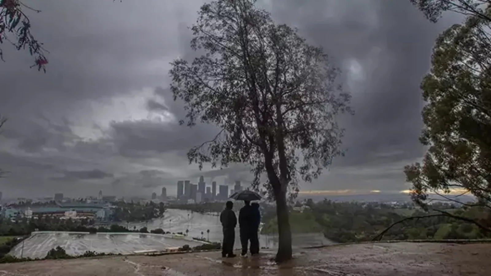 1200x675-atmosferik-nehir-felaketi-72-saatte-yillik-yagisin-yarisi-dustu-1766818718404