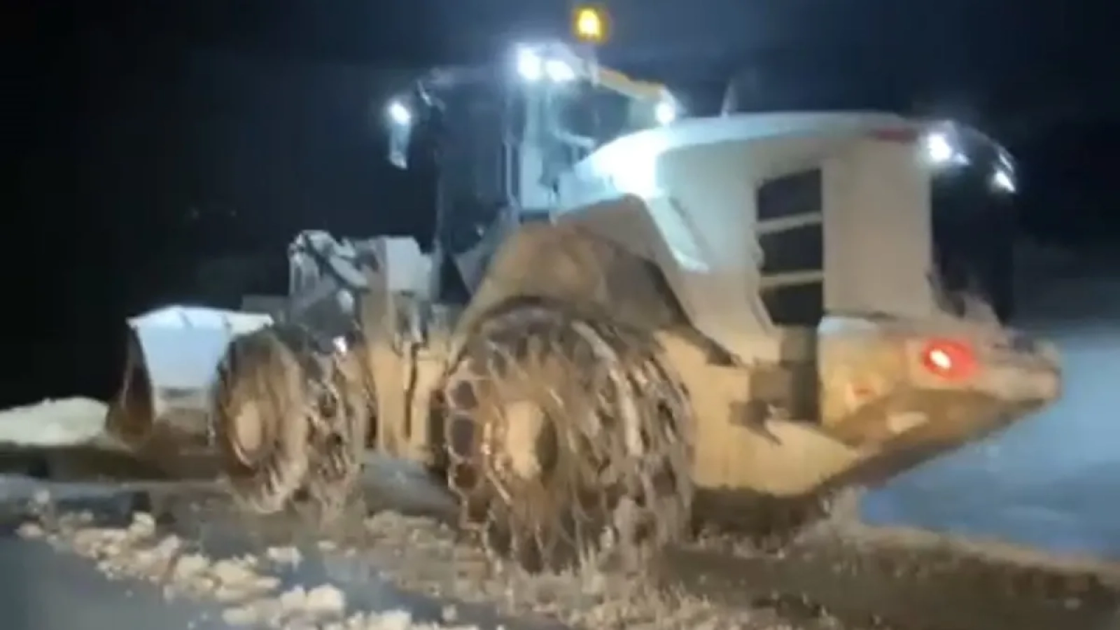 1200x675-beyaz-ortu-musu-esir-aldi-250-koy-yolu-kapandi-1766889182127