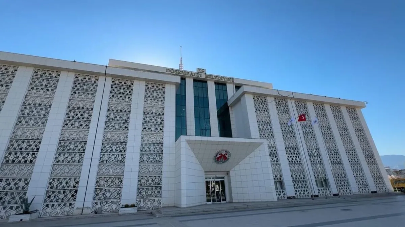 1200x675-chpli-antalya-dosemealti-belediyesine-yolsuzluk-operasyonu-1766733498032