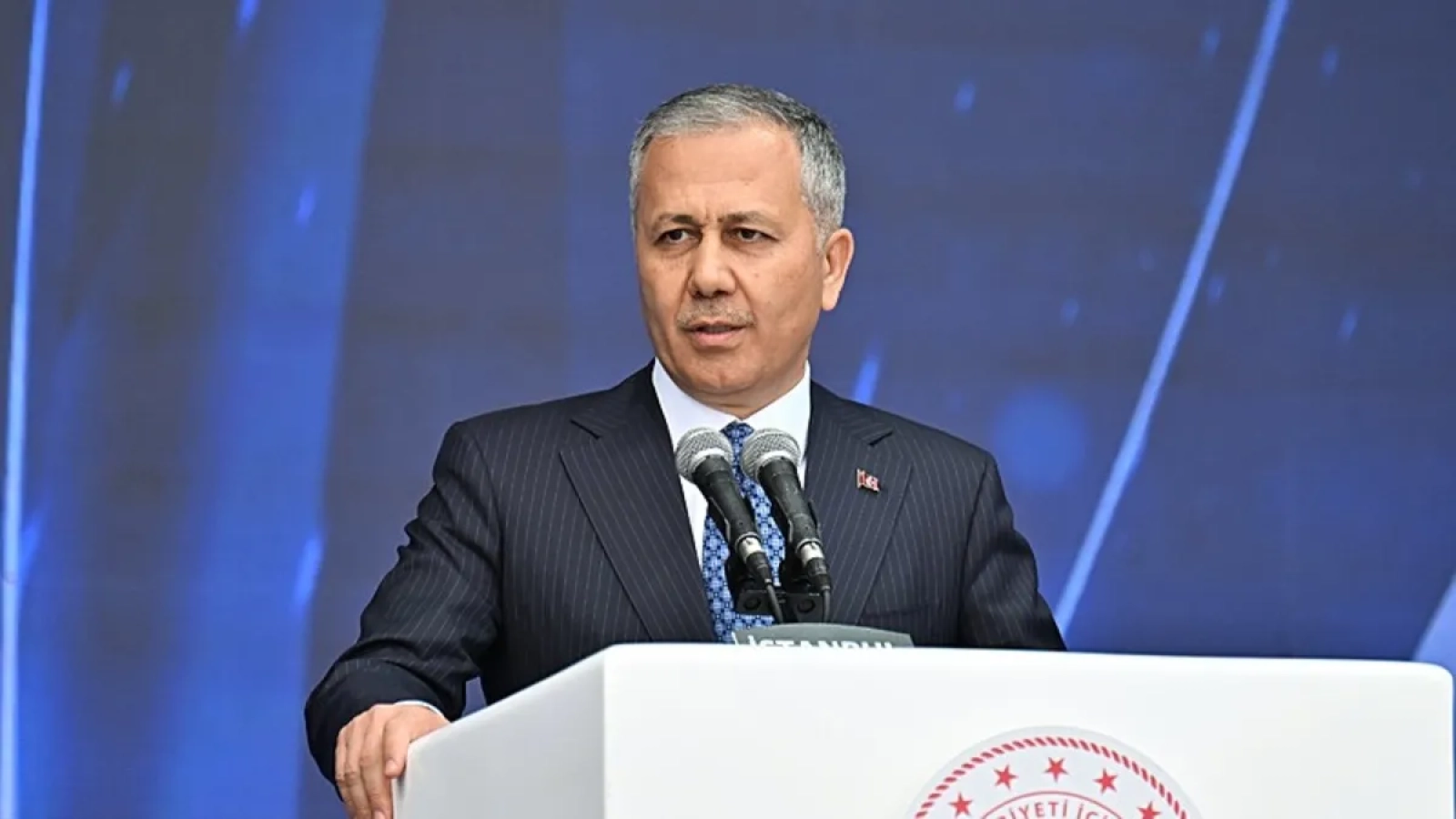 1200x675-icisleri-bakani-ali-yerlikaya-orgut-mensuplari-teslim-oluyor-1764578614068