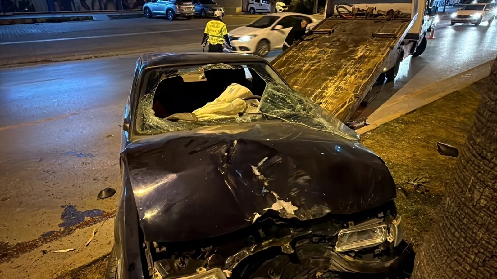 1200x675-mersinde-kontrolden-cikan-arac-devrildi-1-yarali-1766890244781