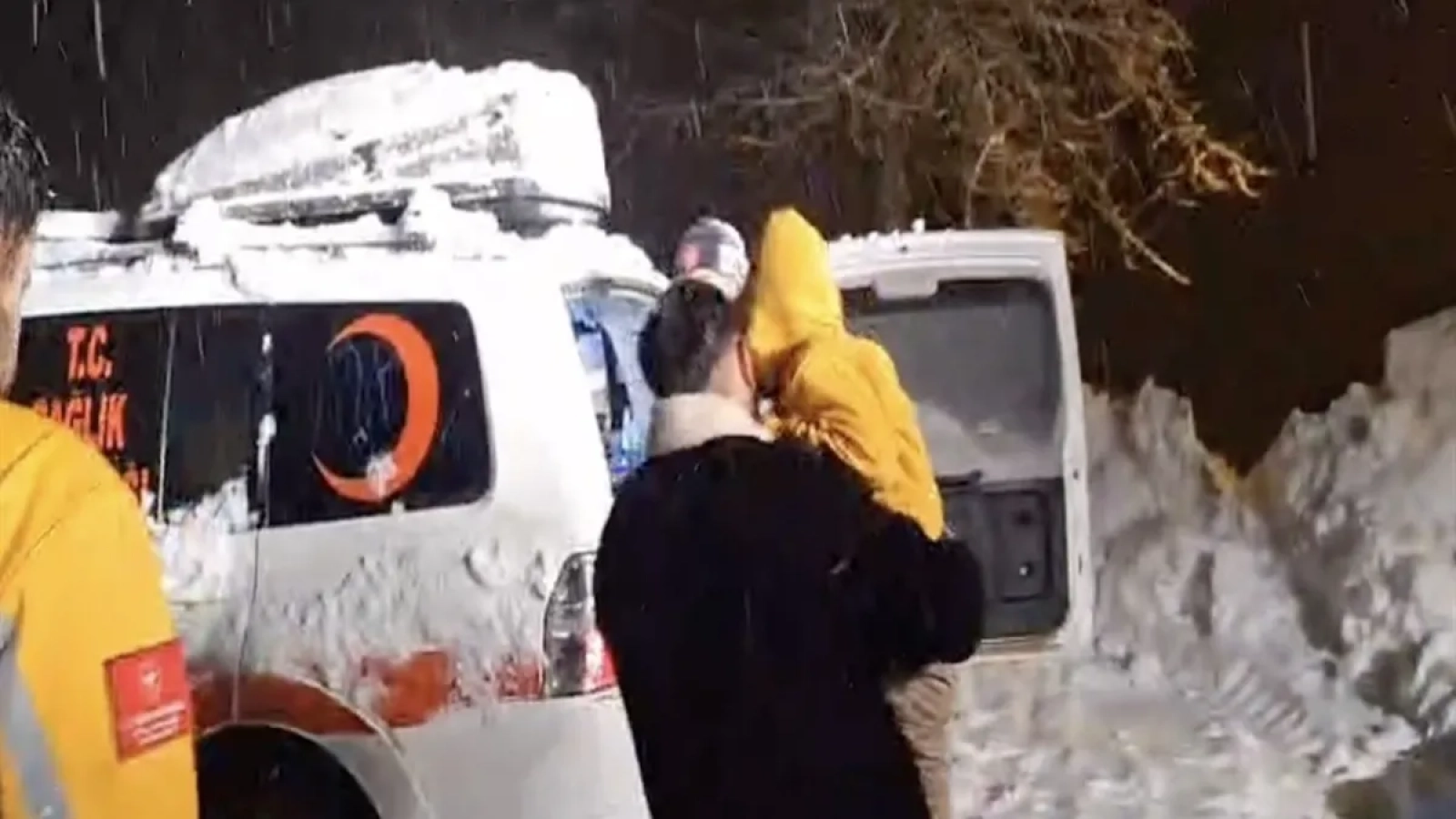 1200x675-rahatsizlanan-cocugun-imdadina-ekipler-yetisti-1766868739740