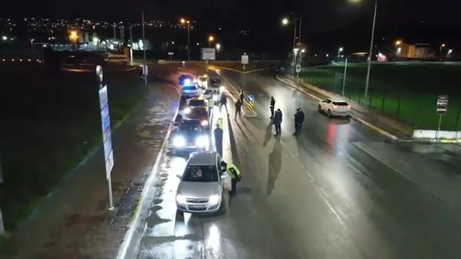 1200x675-sakaryada-yilbasi-oncesi-denetim-8-gozalti-1766932272429