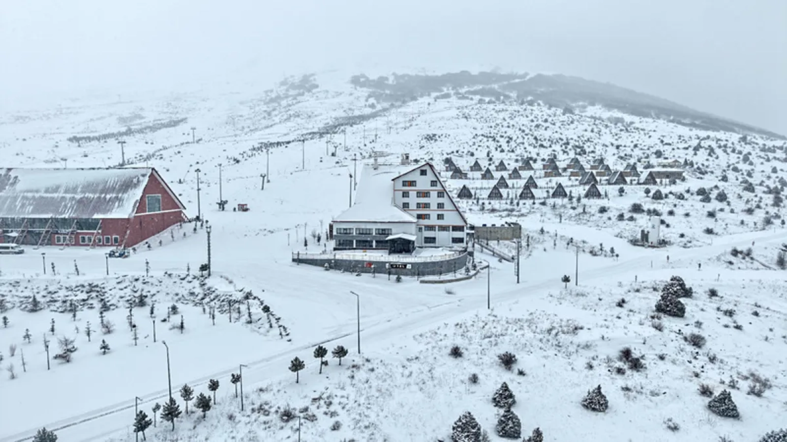 1200x675-sivasta-kar-yagisi-yildiz-dagi-beyaza-burundu-1766837415856