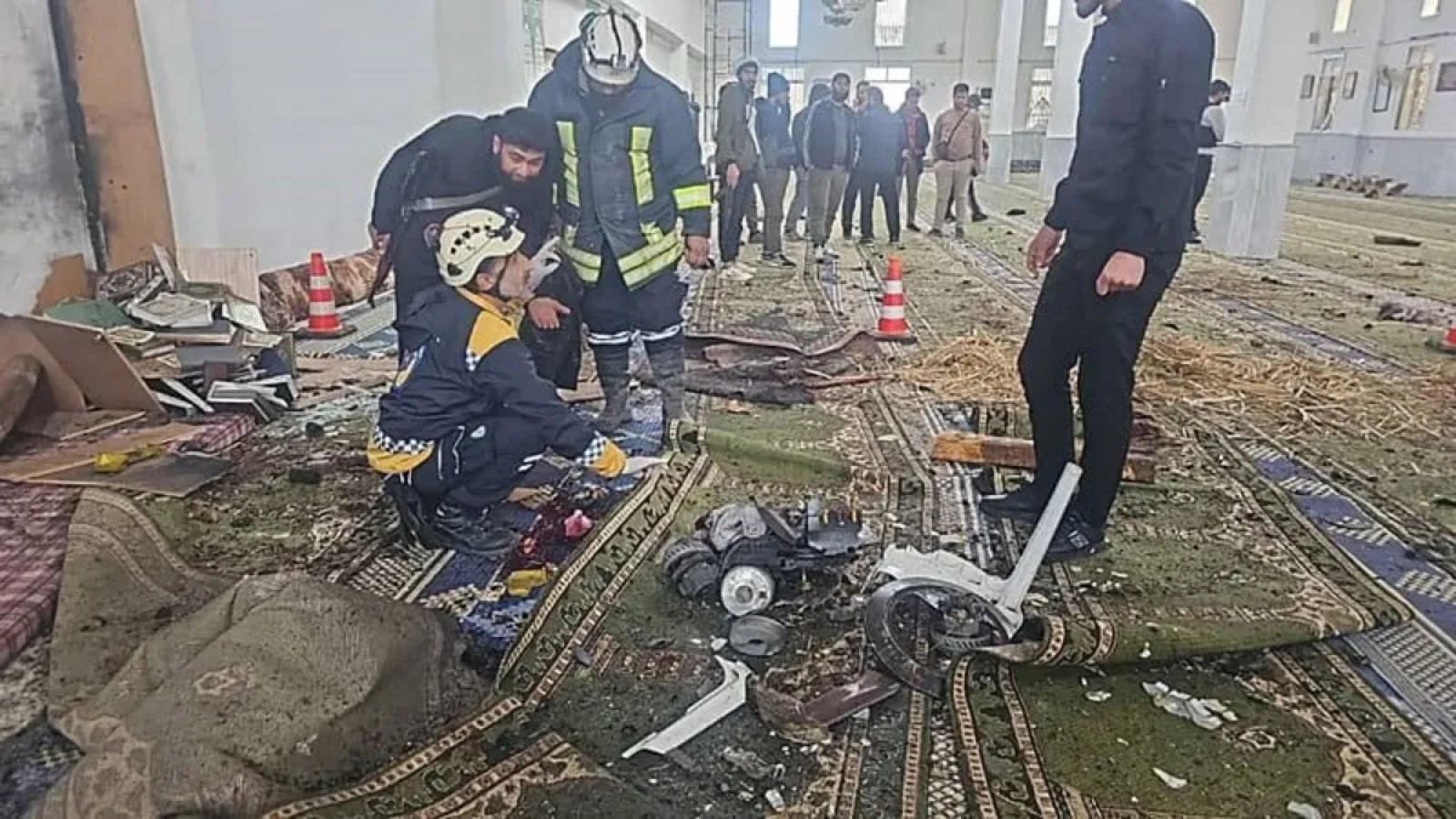 1200x675-suriyede-canli-bomba-saldirisi-olu-ve-yaralilar-var-1766748332069