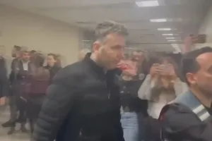 300x200-mehmet-akif-ersoyun-uyusturucu-trafigi-ortaya-cikti-5-farkli-torbacidan-servis-1765859323352-1 Mehmet Akif Ersoy’un uyuşturucu trafiği ortaya çıktı!