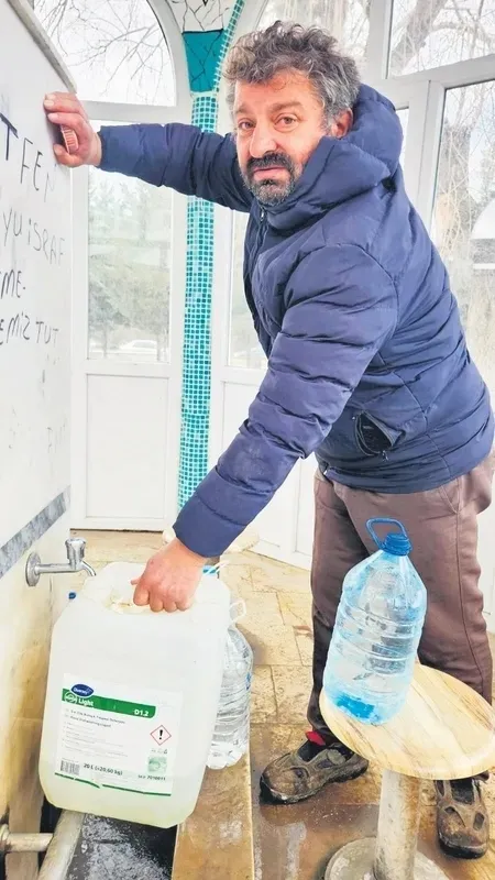 Başkentte bidon nöbeti! Vatandaş şadırvana muhtaç kaldı