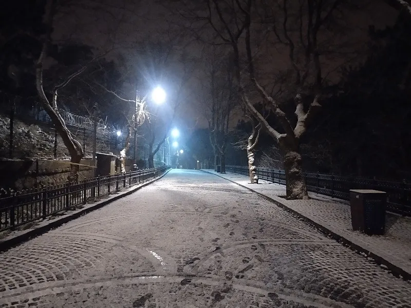 İSTANBUL’DA KAR YAĞIŞI YÜKSEK KESİMLERİ BEYAZA BÜRÜDÜ