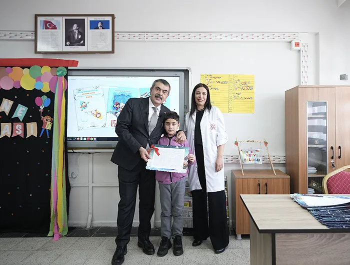 0x0-bakan-yusuf-tekinden-chpnin-karnelerden-ataturk-fotografi-kaldirildi-iddialasi-yalanladi-1768558274888 Bakan Yusuf Tekin CHP’nin ’Karnelerden Atatürk fotoğrafı kaldırıldı’ iddialası yalanladı