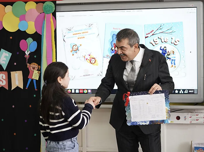 0x0-bakan-yusuf-tekinden-chpnin-karnelerden-ataturk-fotografi-kaldirildi-iddialasi-yalanladi-1768558288538 Bakan Yusuf Tekin CHP’nin ’Karnelerden Atatürk fotoğrafı kaldırıldı’ iddialası yalanladı