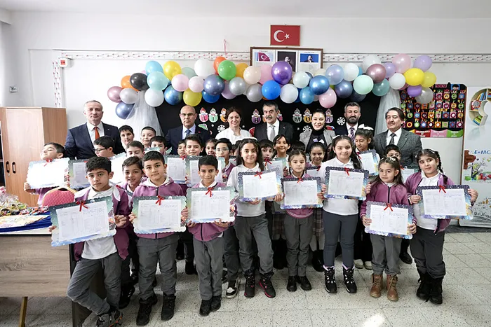 0x0-bakan-yusuf-tekinden-chpnin-karnelerden-ataturk-fotografi-kaldirildi-iddialasi-yalanladi-1768558292051 Bakan Yusuf Tekin CHP’nin ’Karnelerden Atatürk fotoğrafı kaldırıldı’ iddialası yalanladı