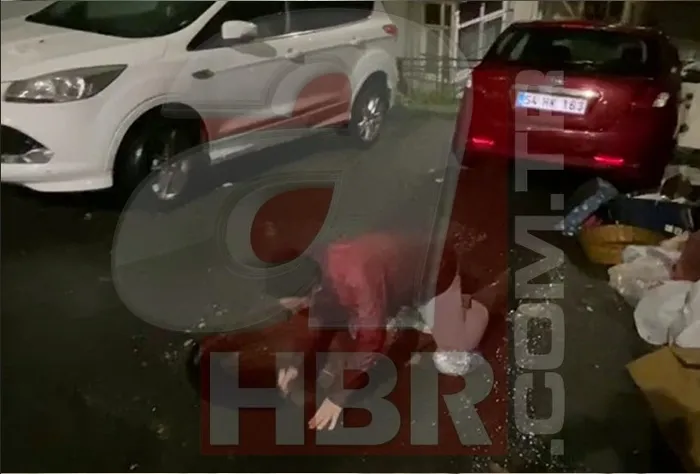 0x0-istanbullu-rogarini-kendisi-temizledi-gece-yarisi-sokakta-isyan-neredesin-iski-1768083443515 İstanbullu rögarını kendisi temizledi! Gece yarısı sokakta isyan: Neredesin İSKİ?