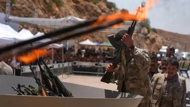 PKK'nın silah yakma görüntüleri