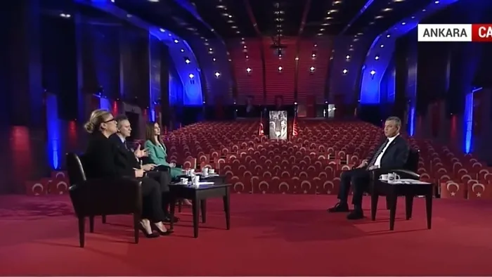 Özgür Özel Sözcü Tv yayınında (Foto: Sözcü Tv)