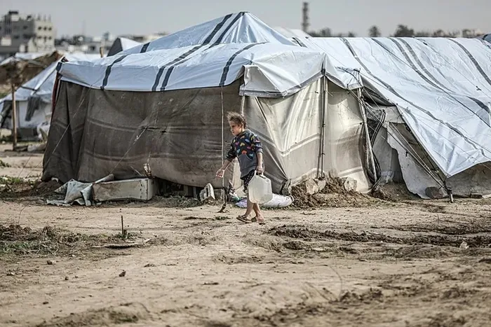 Katil İsrail Gazze’de ateşkes dinlemiyor! Bombaların gölgesinde yeni yıla girdiler
