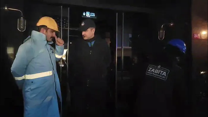 Bebek Otel'de kaçak bölümlerin yıkımına başlandı