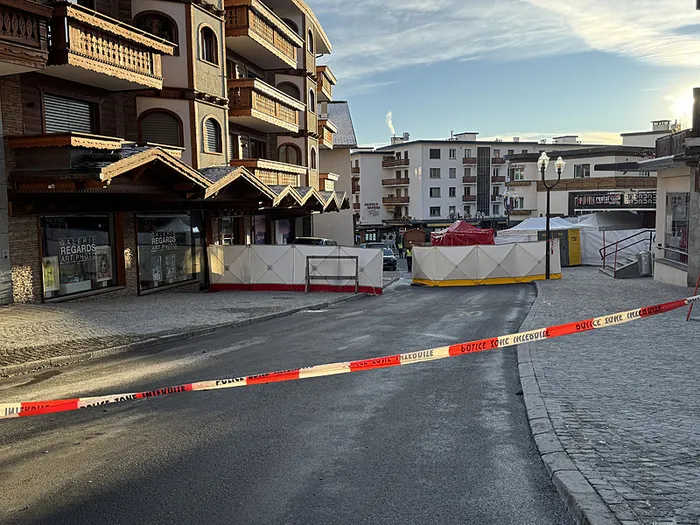 İsviçre'nin, sağlık sistemi üzerindeki baskıyı azaltmak ve yanık ünitelerinin kapasitesinin aşılması üzerine Paris ve Lyon kentlerindeki hastanelerde yaralılar tedavi altına alındı. (AA)