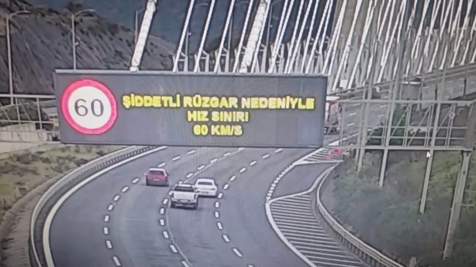 1200x627-yavuz-sultan-selim-koprusunde-siddetli-ruzgar-alarmi-1767456412212