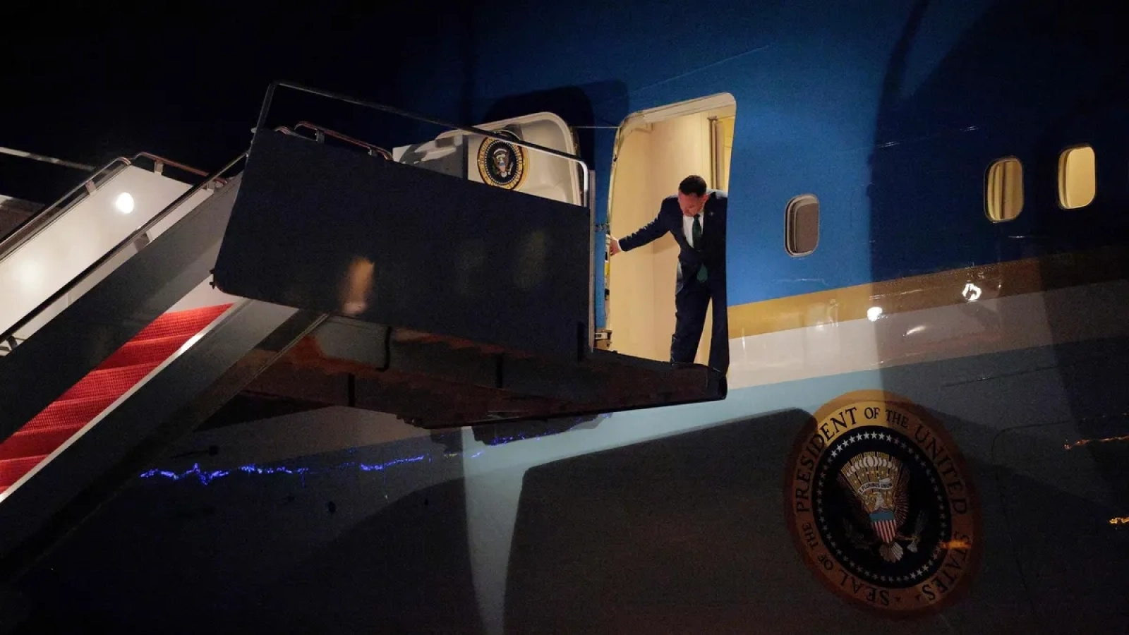 1200x675-abd-baskani-trumpin-ucaginda-ariza-air-force-one-geri-dondu-1768970320026