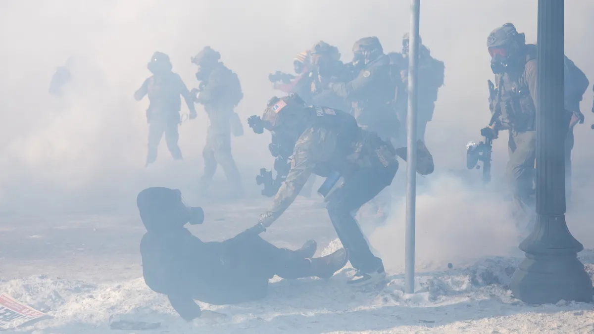 ABD’de sokaklar yangın yeri! Trump’ın göç baskınlarında ikinci ölüm: Minneapolis’te neler oluyor?