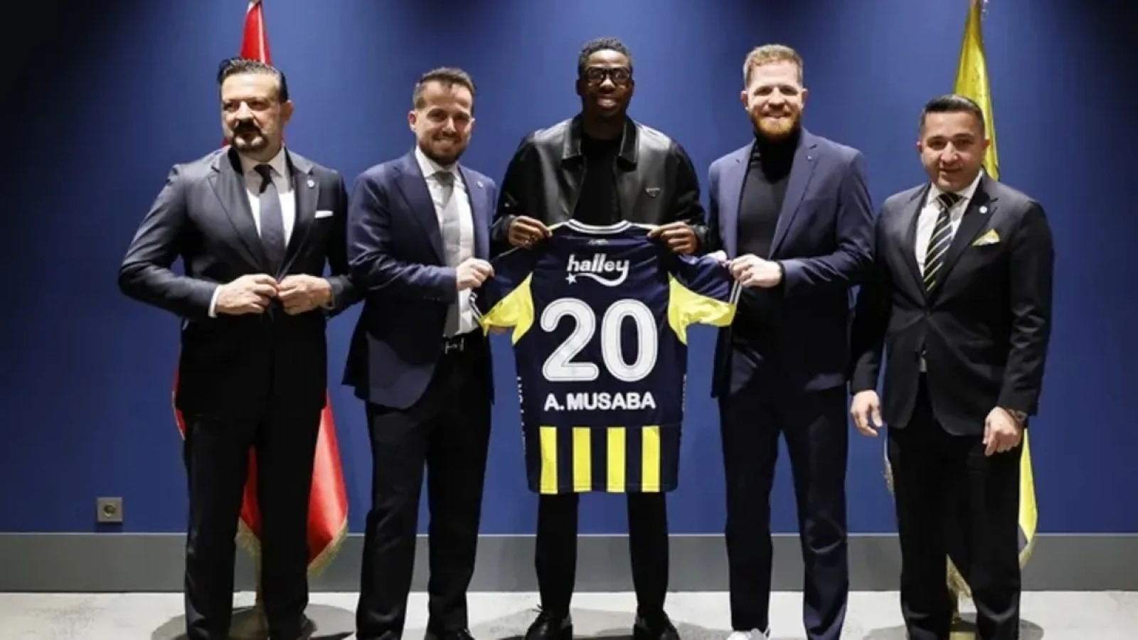 1200x675-anthony-musaba-fenerbahcede-45-yillik-sozlesme-imzalandi-1767464092760