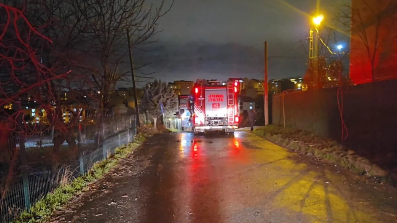 1200x675-arnavutkoyde-komurluk-yangini-alevler-2-katli-binayi-kul-etti-1768676707414