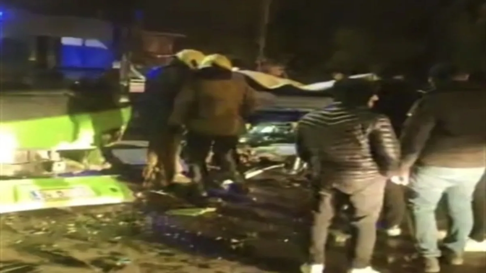 1200x675-arnavutkoyde-ozel-halk-otobusu-ile-otomobil-carpisti-4-yarali-1767986188041