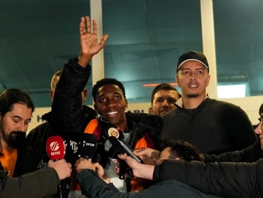 1200x675-aslanin-yeni-transferi-istanbula-geldi-hep-birlikte-buyuk-basarilara-imza-atacagiz-1769294593528