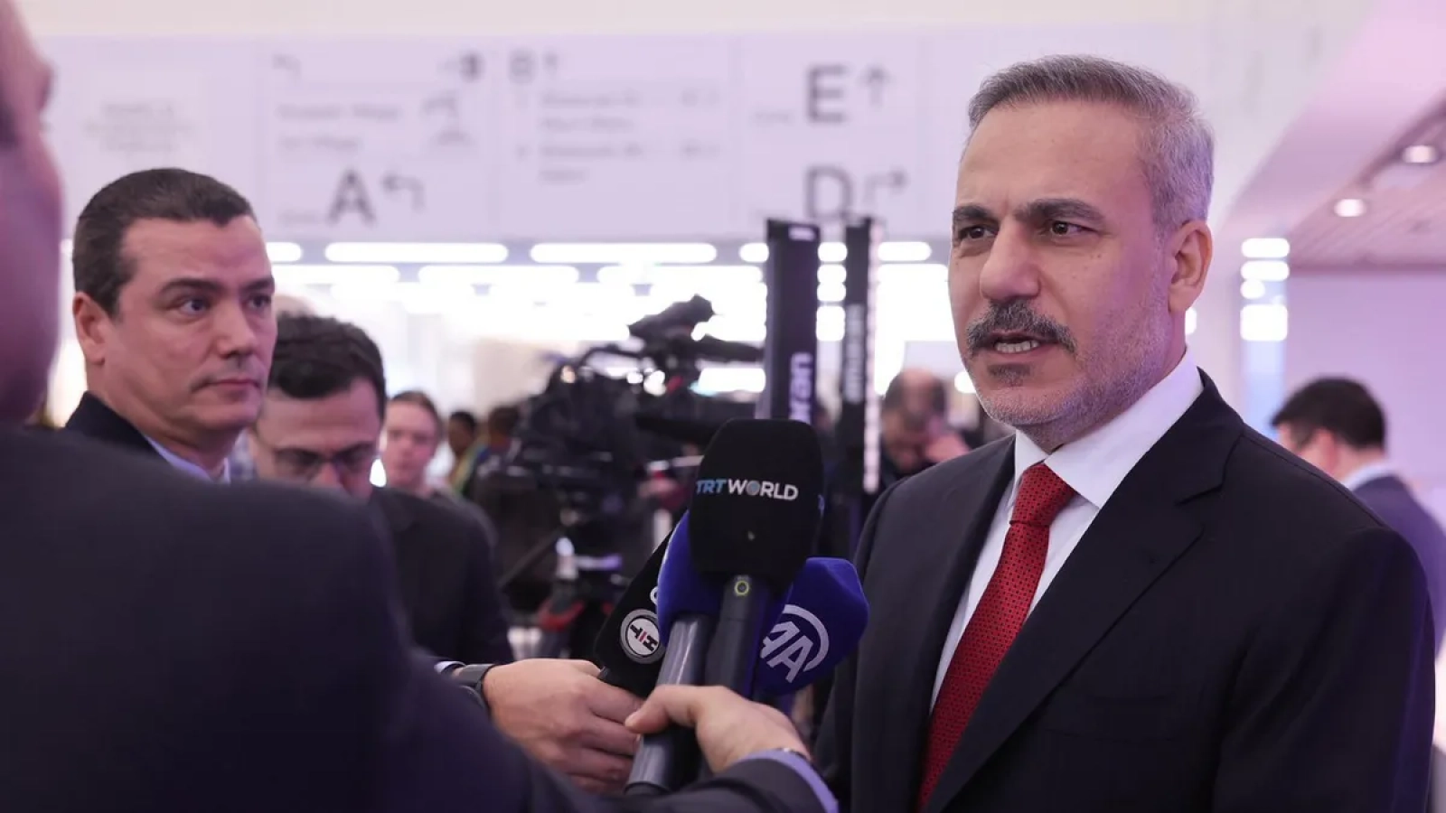 1200x675-bakan-fidandan-davosta-suriye-mesaji-butunlukleri-bizler-icin-cok-onemli-1769091365217