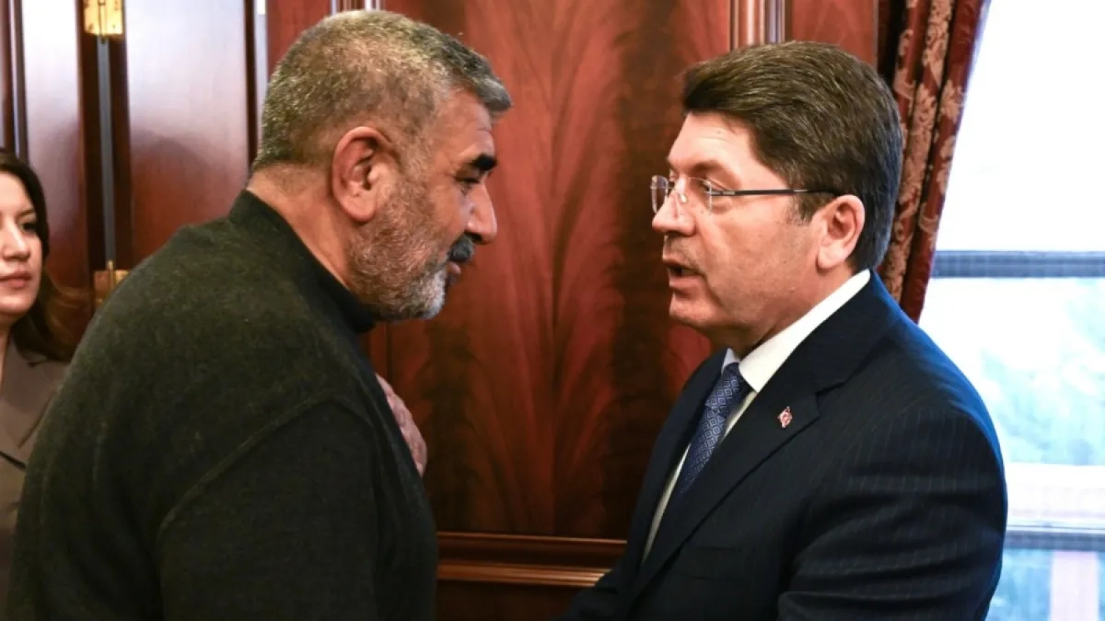 1200x675-bakan-tunc-rojin-kabaisin-babasi-ile-bir-araya-geldi-1768315039373