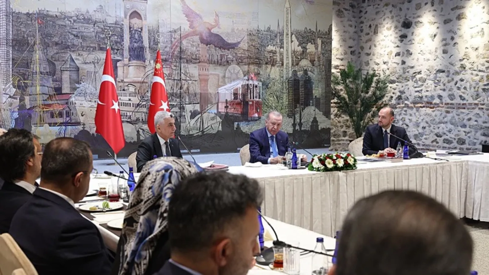 1200x675-baskan-erdogan-musiad-heyetini-kabul-etti-1768579464992