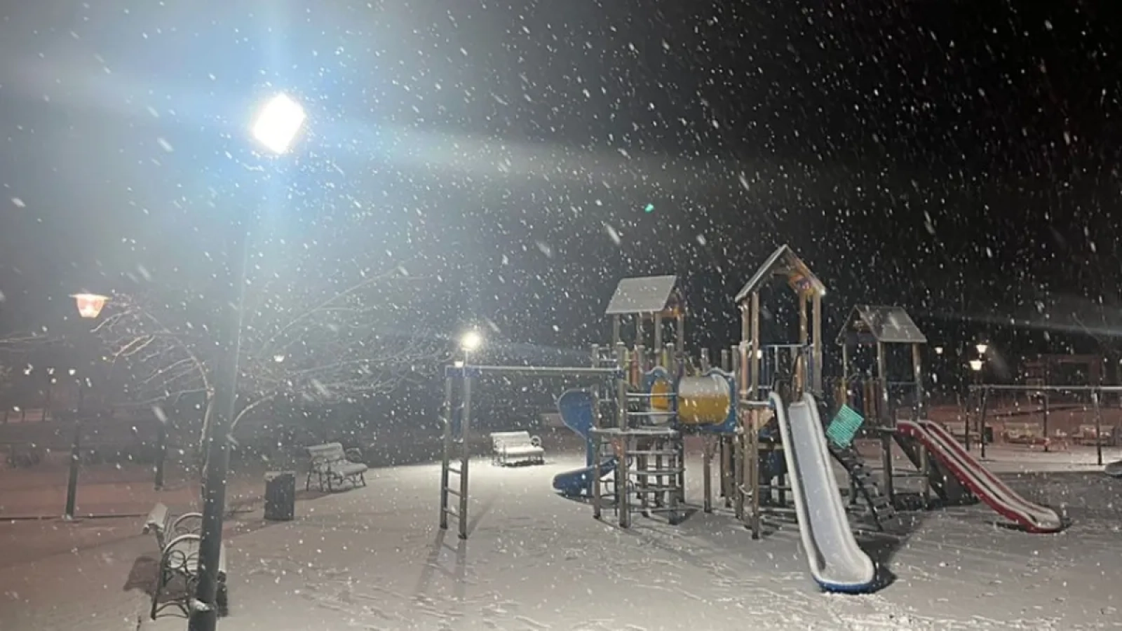 1200x675-baskentte-kar-yagisi-yuksek-kesimler-beyaza-burundu-1768614291917