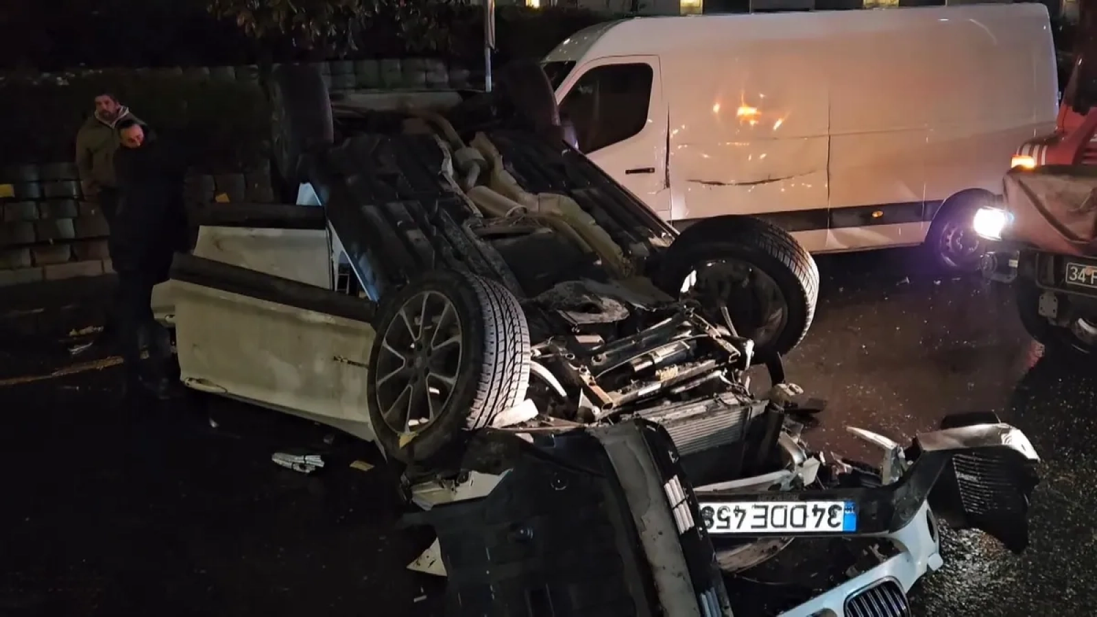 1200x675-besiktasta-meydana-gelen-trafik-kazasinda-2-kisi-yaralandi-1768877241439