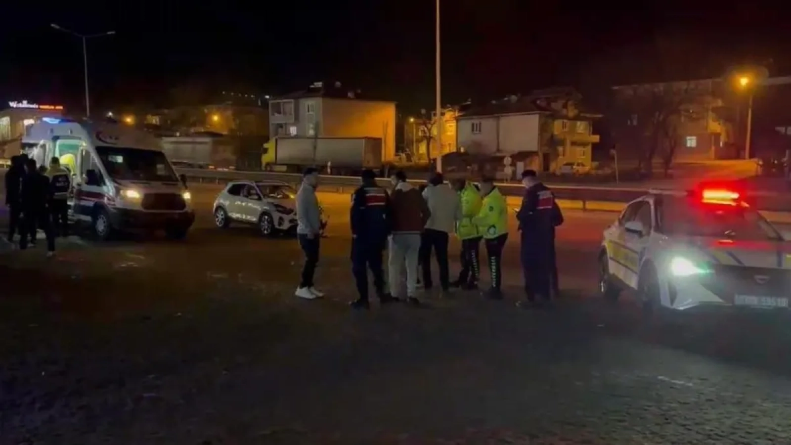 1200x675-bursada-feci-kaza-iki-otomobil-carpisti-1i-cocuk-3-yarali-1767668406757