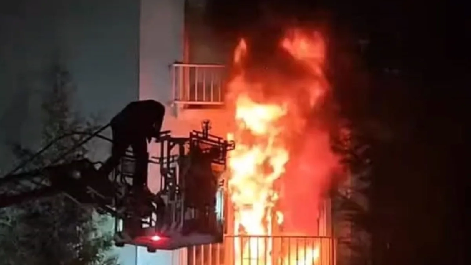 1200x675-bursada-feci-yangin-1i-cocuk-3-kisi-dumandan-etkilendi-1768677093110