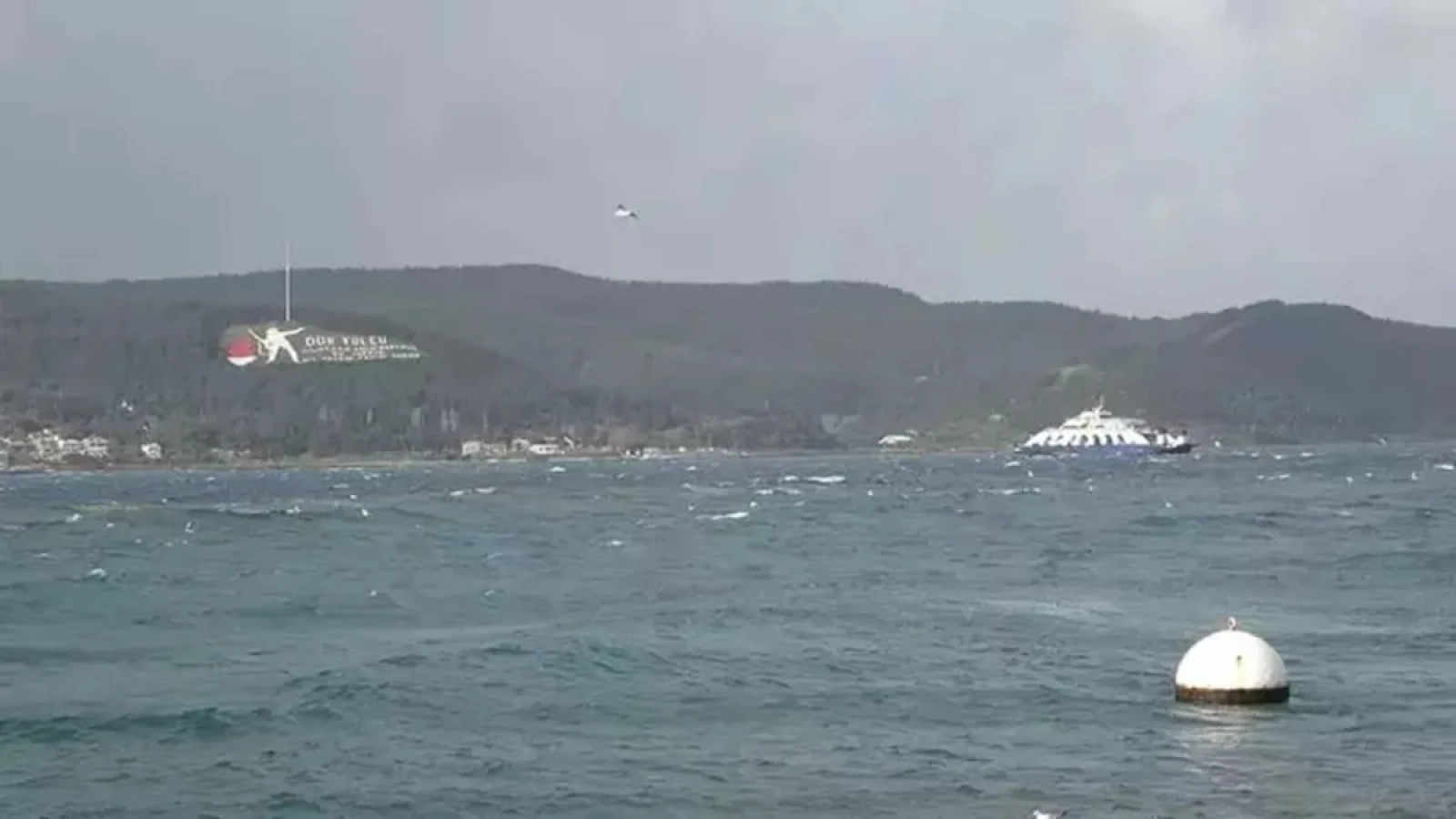 1200x675-canakkale-bogazi-firtina-nedeniyle-trafige-kapandi-1768042694092