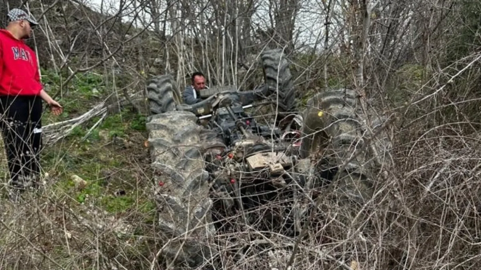 1200x675-canakkalede-traktor-devrildi-1-kisi-hayatini-kaybetti-1768057940786