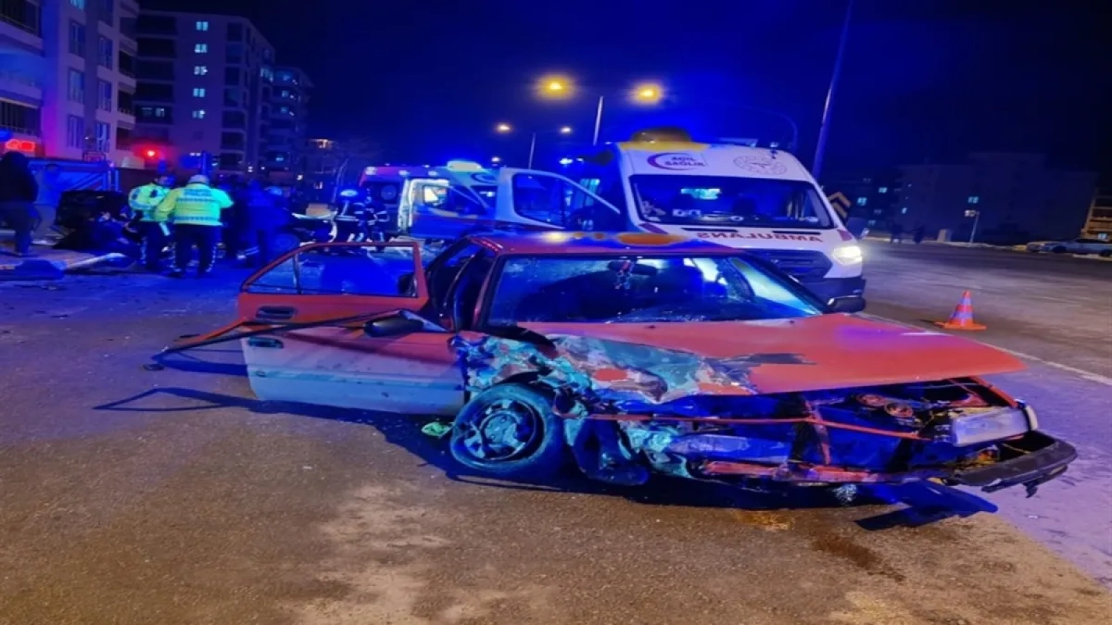 1200x675-corumda-iki-otomobil-carpisti-4-yarali-1768856269801