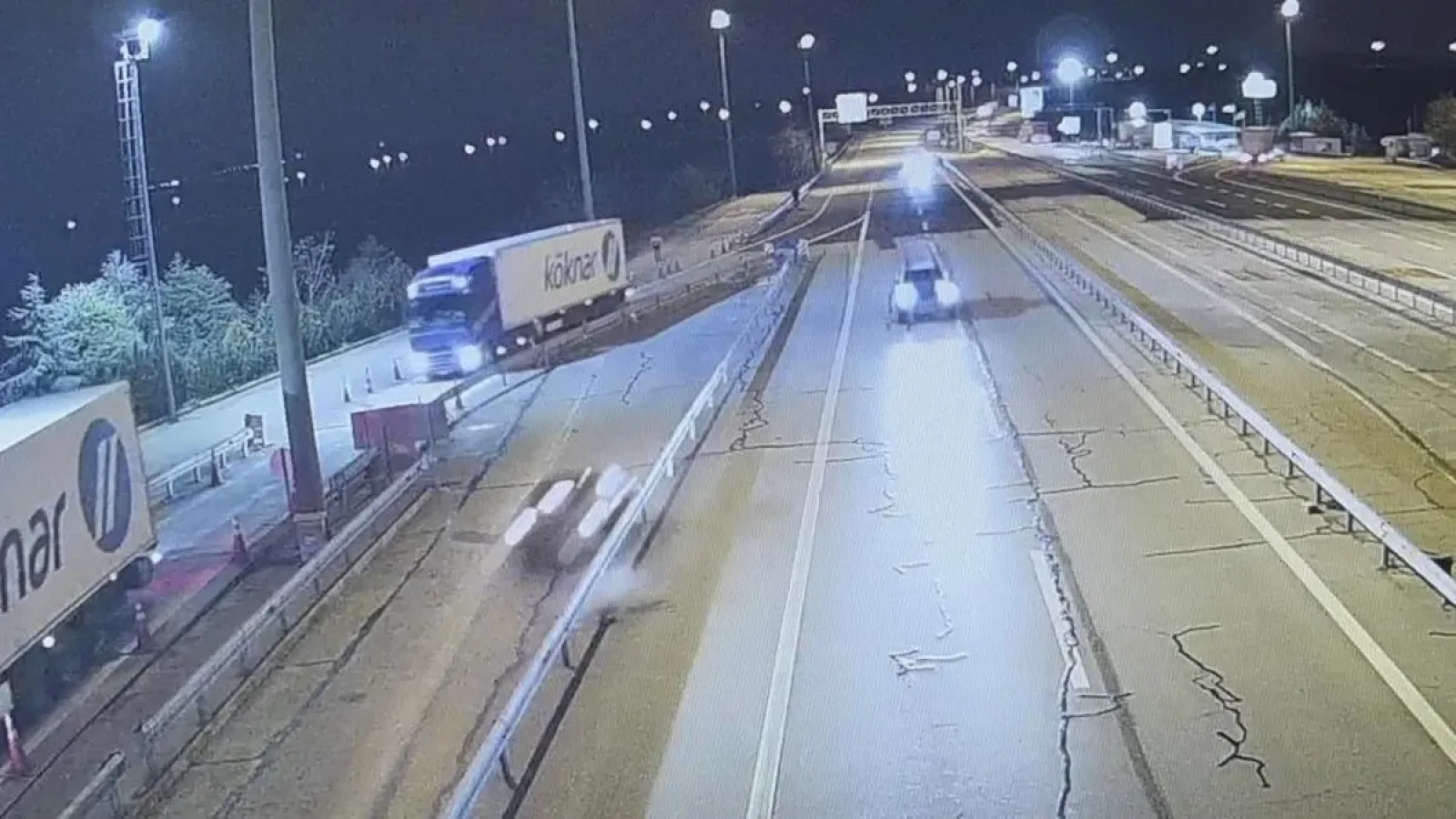 1200x675-edirnede-ters-yone-giren-alkollu-surucu-kaza-yapti-2-yarali-1768164413014