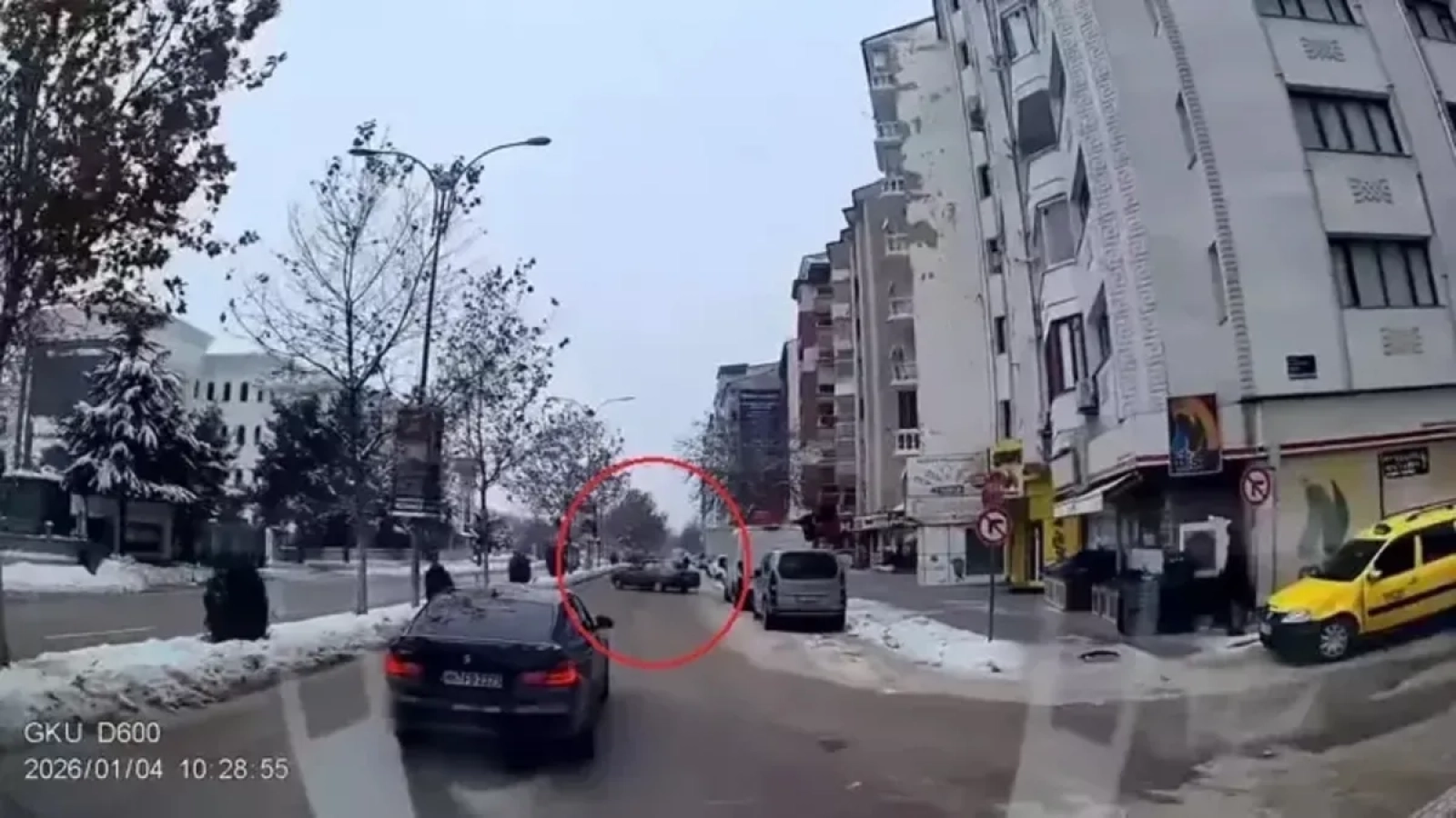 1200x675-elazigda-dar-yolda-drift-atan-otomobil-kamerada-1767548361999