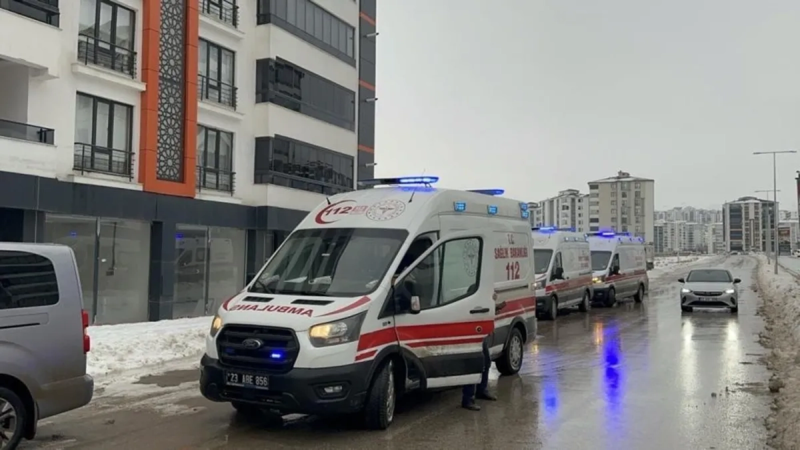 1200x675-elazigda-dogal-gaz-zehirlenmesi-1i-cocuk-6-kisi-hastaneye-kaldirildi-1767969380372