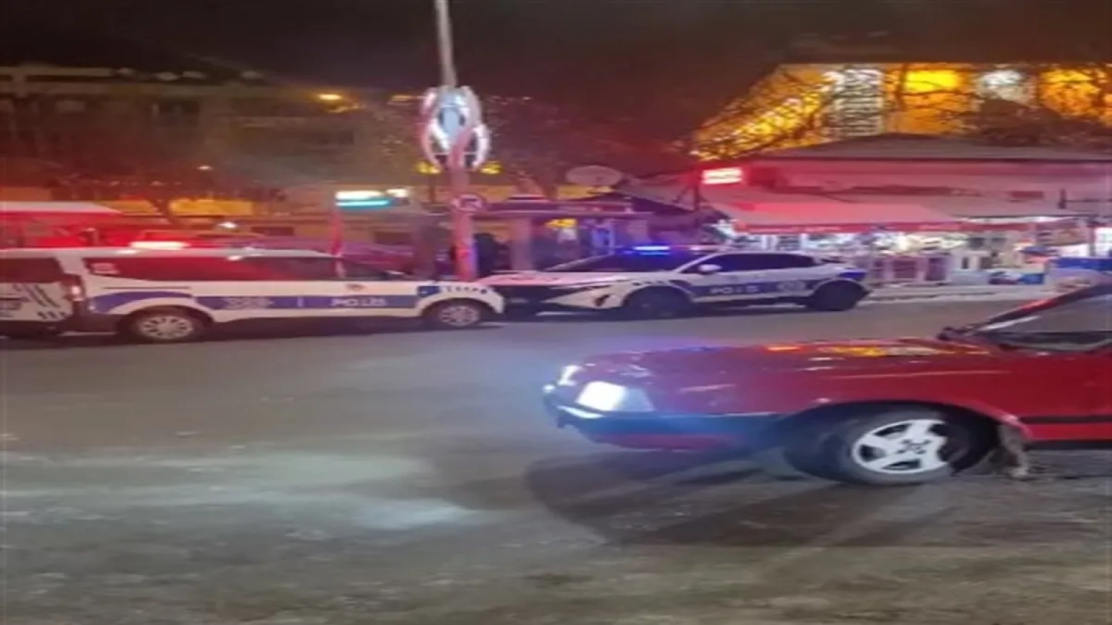 1200x675-elazigda-eglence-mekaninda-dehset-sopali-ve-bicakli-kavgada-4-kisi-yaralandi-1768689483938